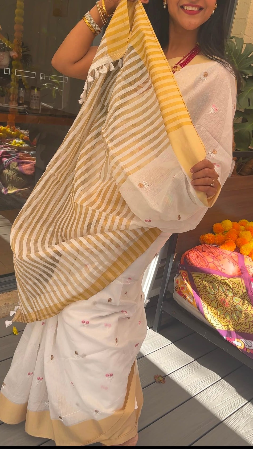 Off-White mul cotton saree with pink embroidery and kasavu border